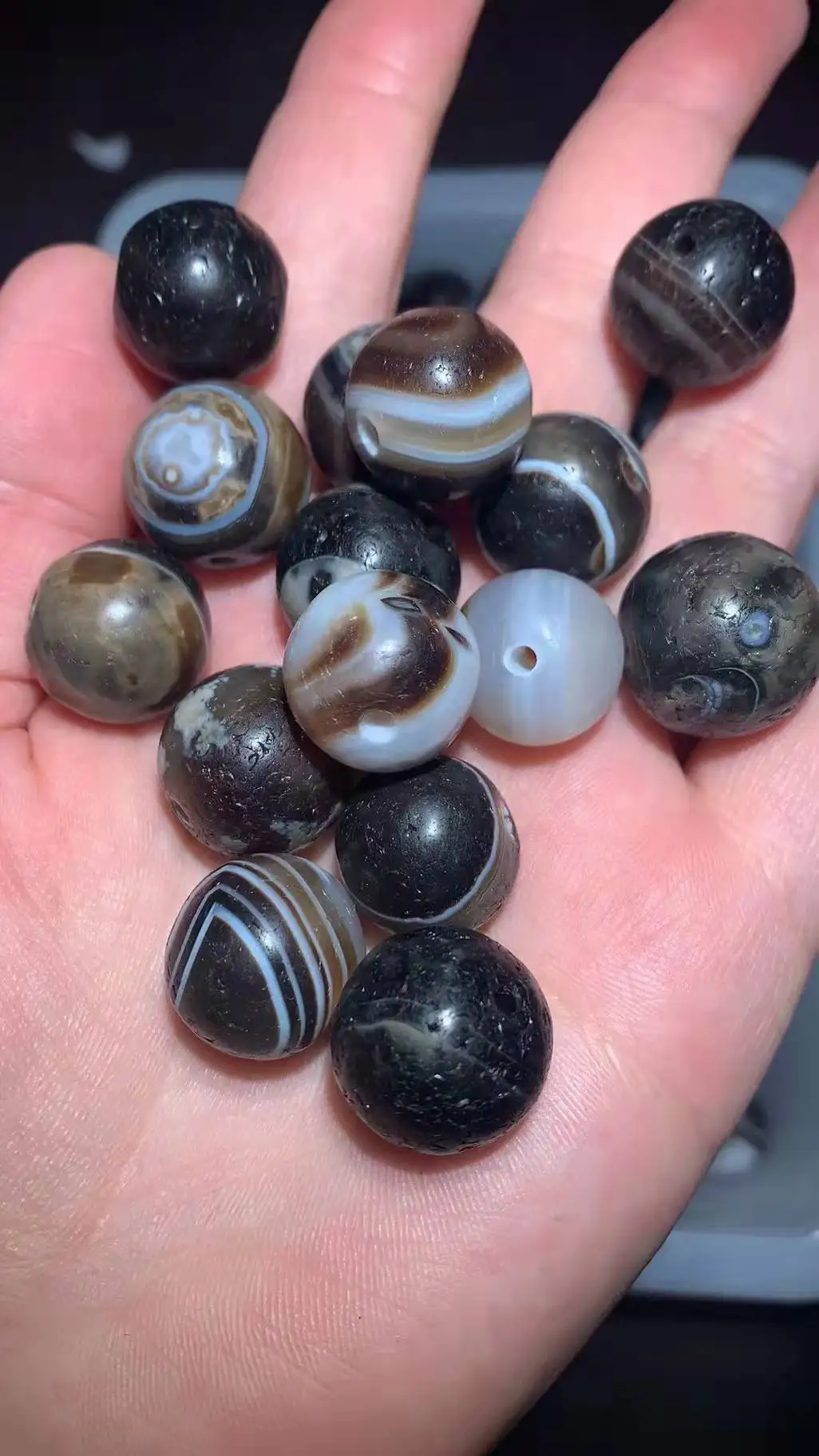 

100Pcs/Lot Striped Agate Natural Stone Round Bead Old High Oil Weathered Patina Iconic Antique Horseshoe Pattern Folk Collection