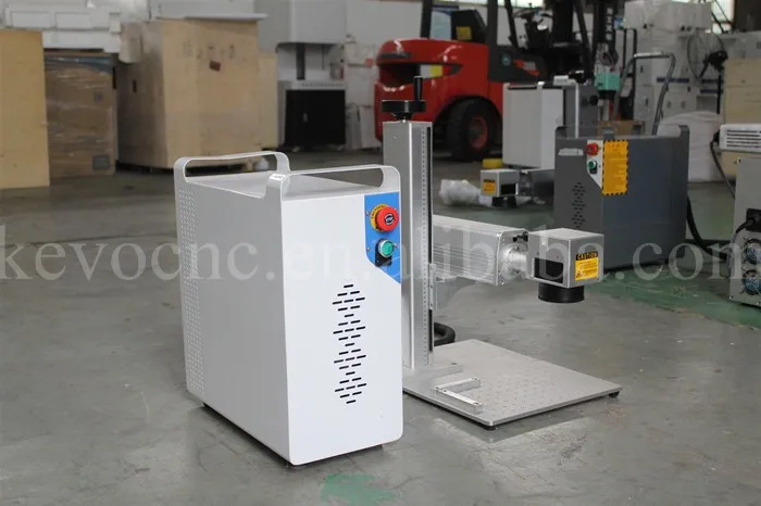 Портативная компактная волоконная лазерная маркировочная машина 20 Вт 30 50 с CE |
