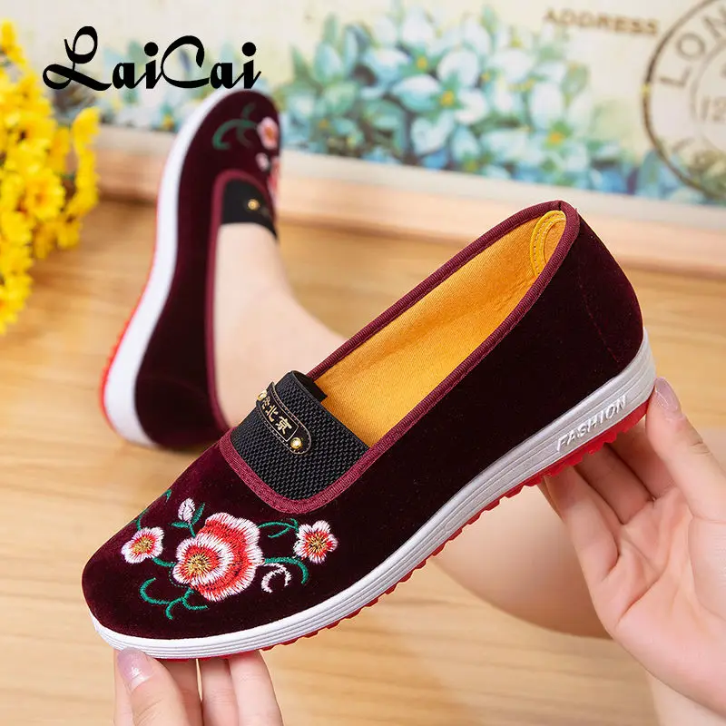 

Old Beijing Cloth Shoe Women's Soft Non-Slip Middle-Elderly Shoe' Flat Breathable One Pedal Mothers Shoes for The Woman