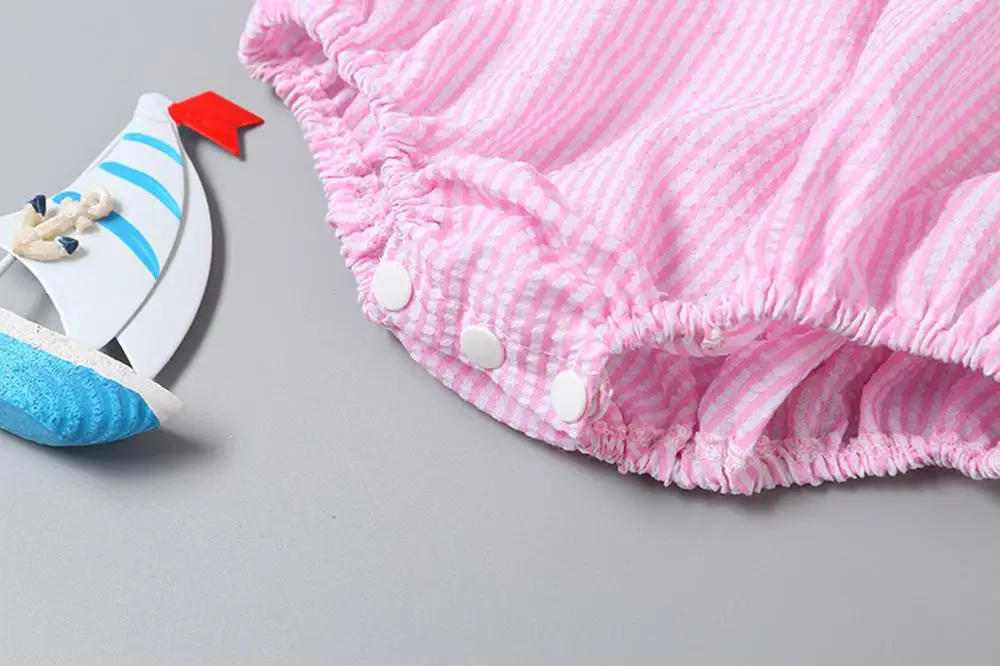 Комбинезон для девочек с оборками без рукавов в полоску большим бантом летний