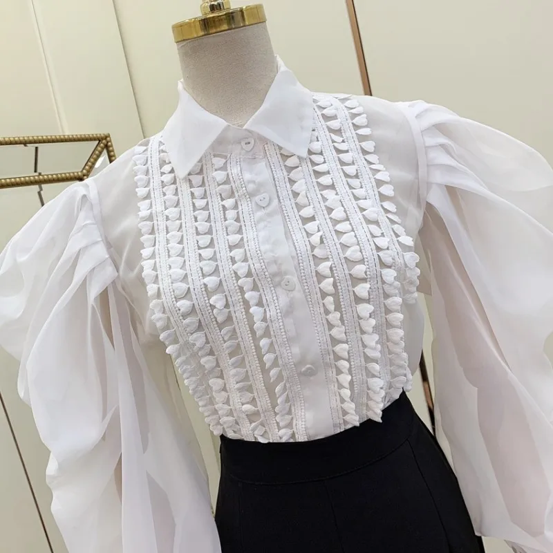 Женская кружевная блузка с перфорацией элегантная подиумная рукавами
