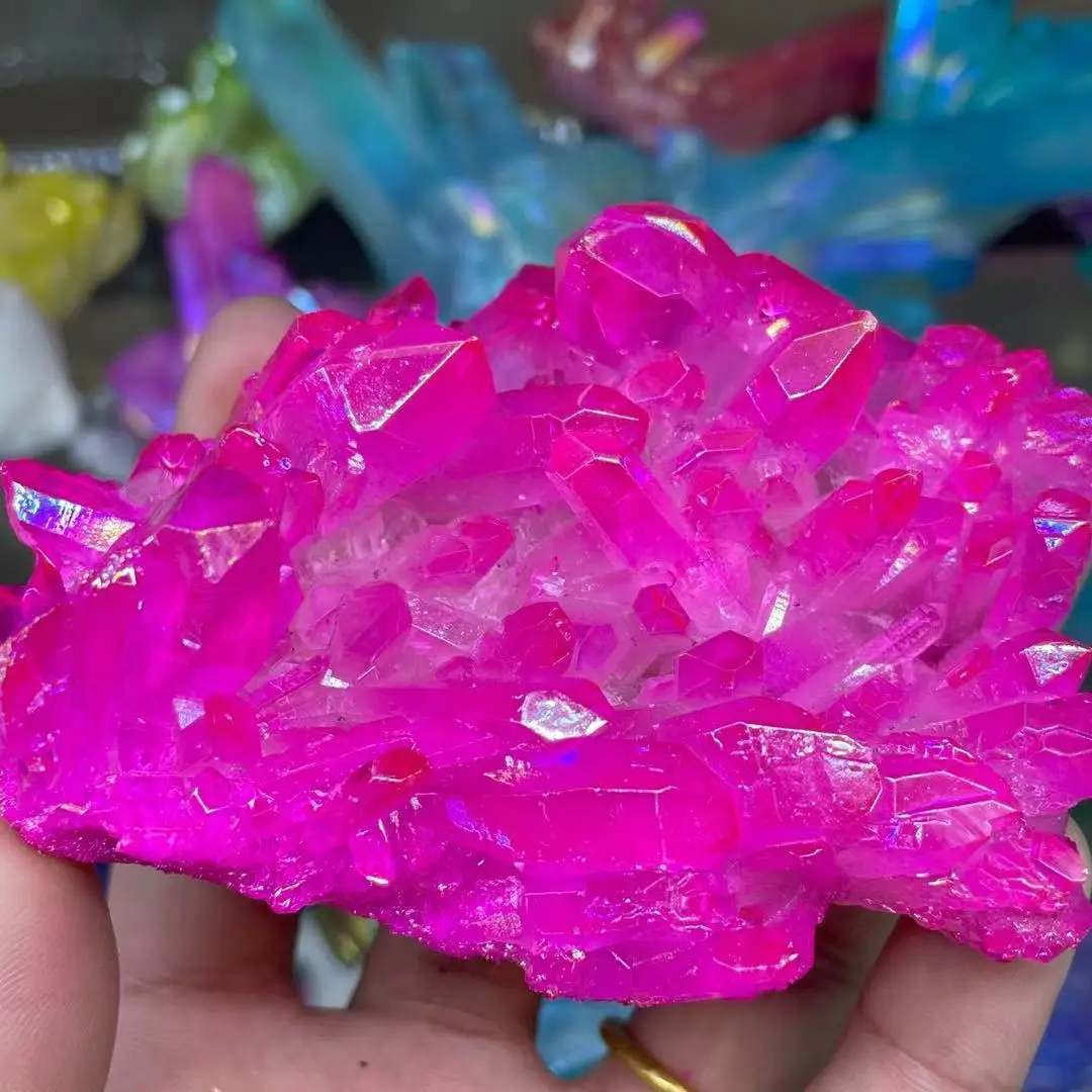 

Редкий красивый кристалл кварца с красным пламенем aura, образец кластера