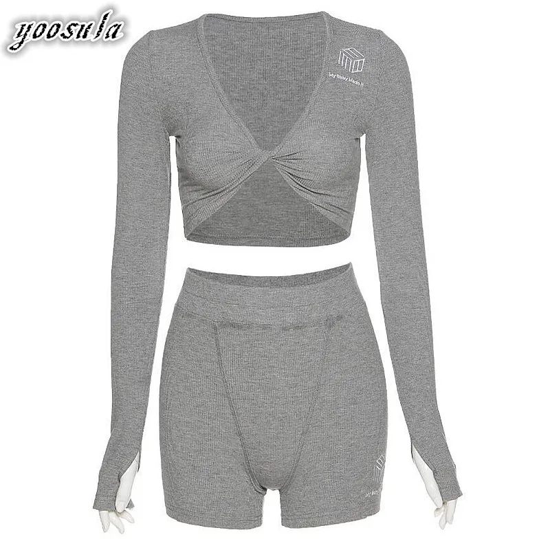 Женский спортивный костюм с вышивкой V-образным вырезом и длинными рукавами |