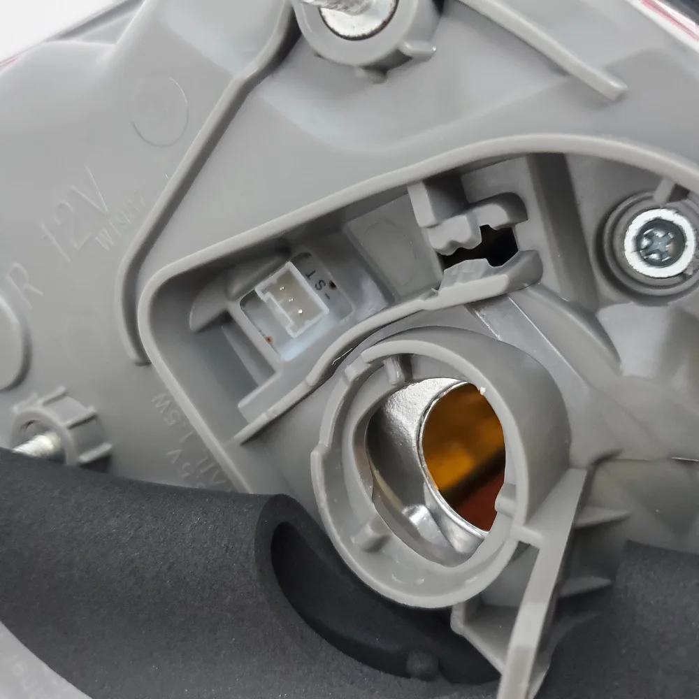 

Applicable to Model year Toyota 2015 2016 2017 2018 CROWN Car Taillight,stoplight,Signal lamp , lamp assembly