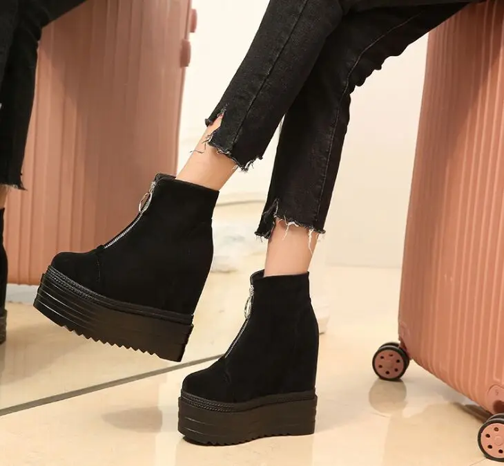 Женские ботинки на платформе 13 см Зимние полусапожки со шнуровкой замке спереди