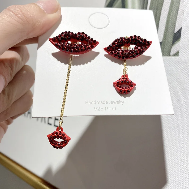 

2020 Fashion Street Style Asymmetric Lip Charm Red Loop Drop Earrings For Women Punk Party Earrings For Lady