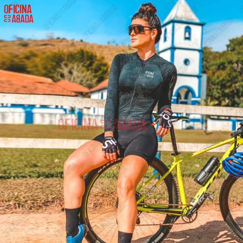 Костюм женский с длинными рукавами и трикотажным верхом |