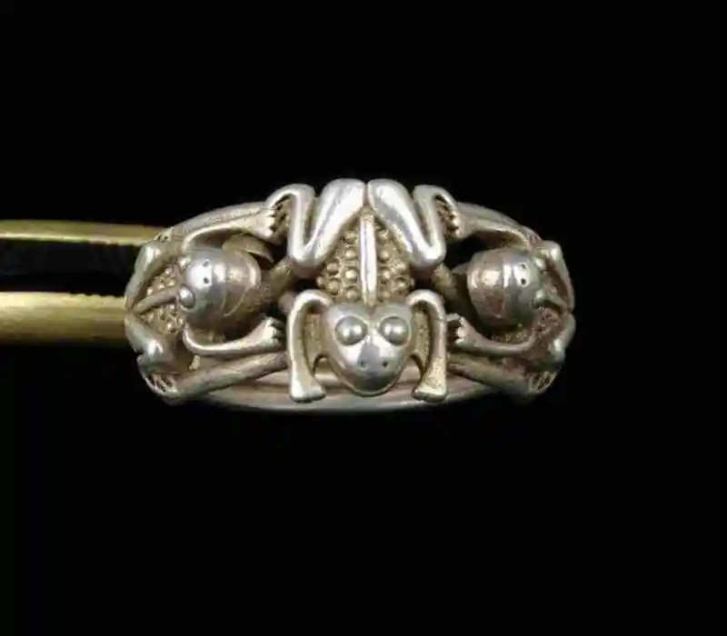 

China Hand-Carved Precious Tibetan Silver Frog Statue Ring
