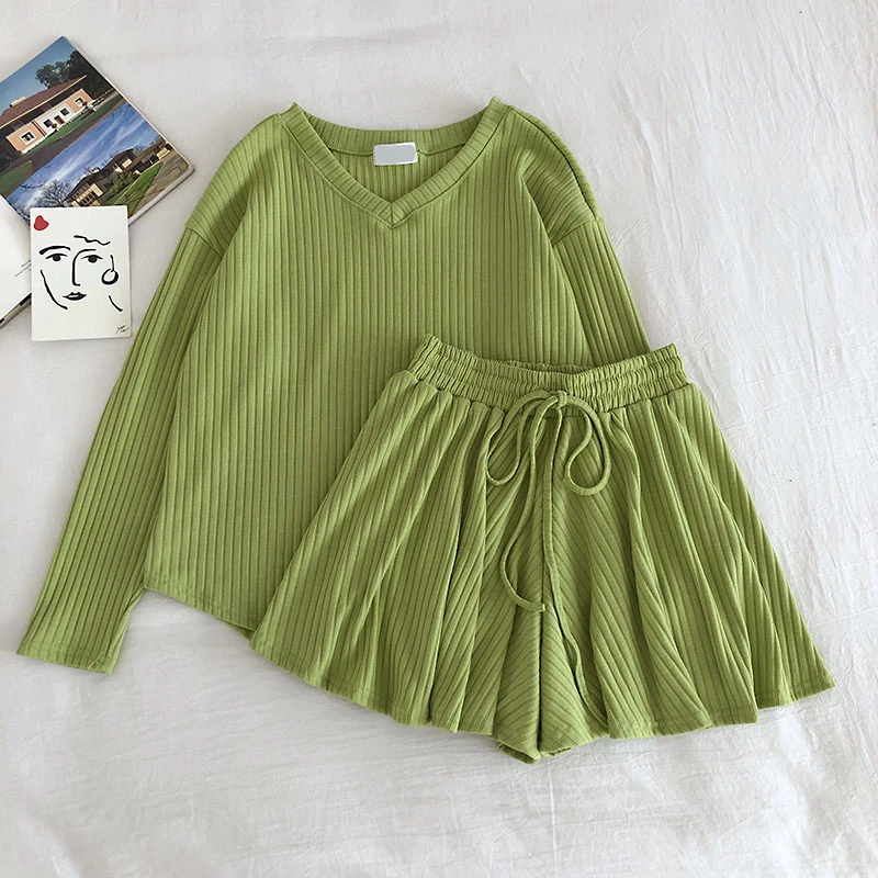 

Fashion 2 Pcs Women Set V Neck Long Sleeve Loose Knit Top High Waist Hip Elastic Wide Leg Shorts Wild Suit 2020 Casual TZ79