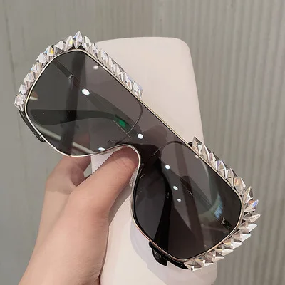 

New European and American diamond-encrusted square retro personality conjoined men and women driving fashion sunglasses