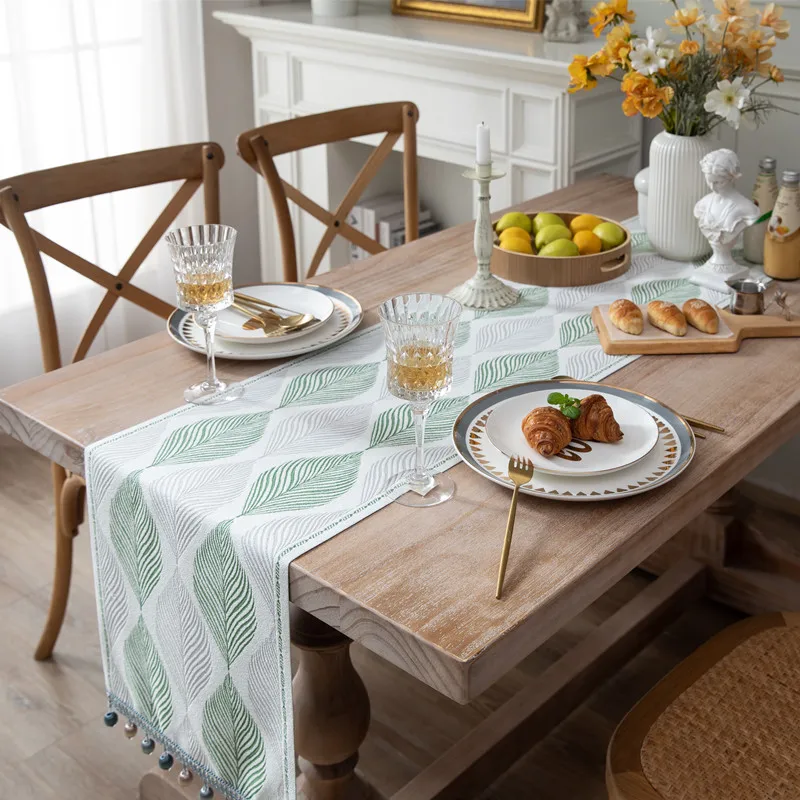 

Luxurious Modern Jacquard Line Leaf Table Runners Green Color With Tassels For Coffee Tea Party Banquet Table Dresser Home Decor