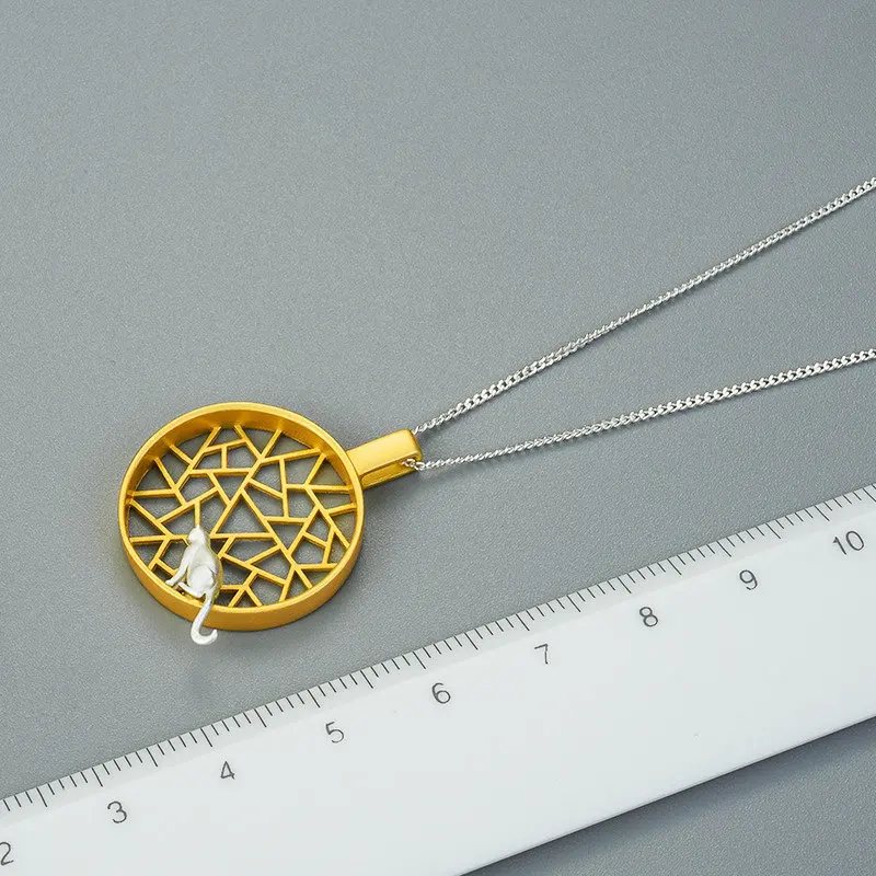 

Sinzry hotsale 925 sterling silver hollow round cute cat unique handmade pendant necklaces Creative fine jewelry