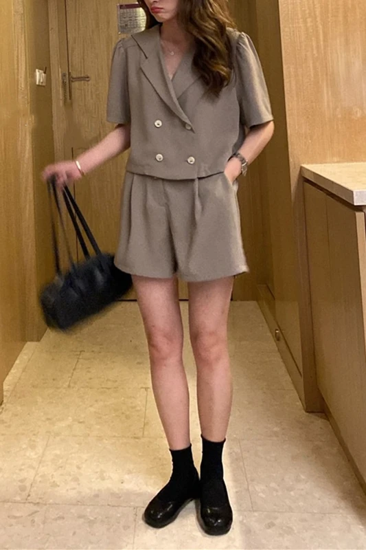 

Summer 2021 Suit Collar Short Sleeved Solid Cvolor Suit Women High Waist Wide Leg Shorts Lady Two Piece Short Suit