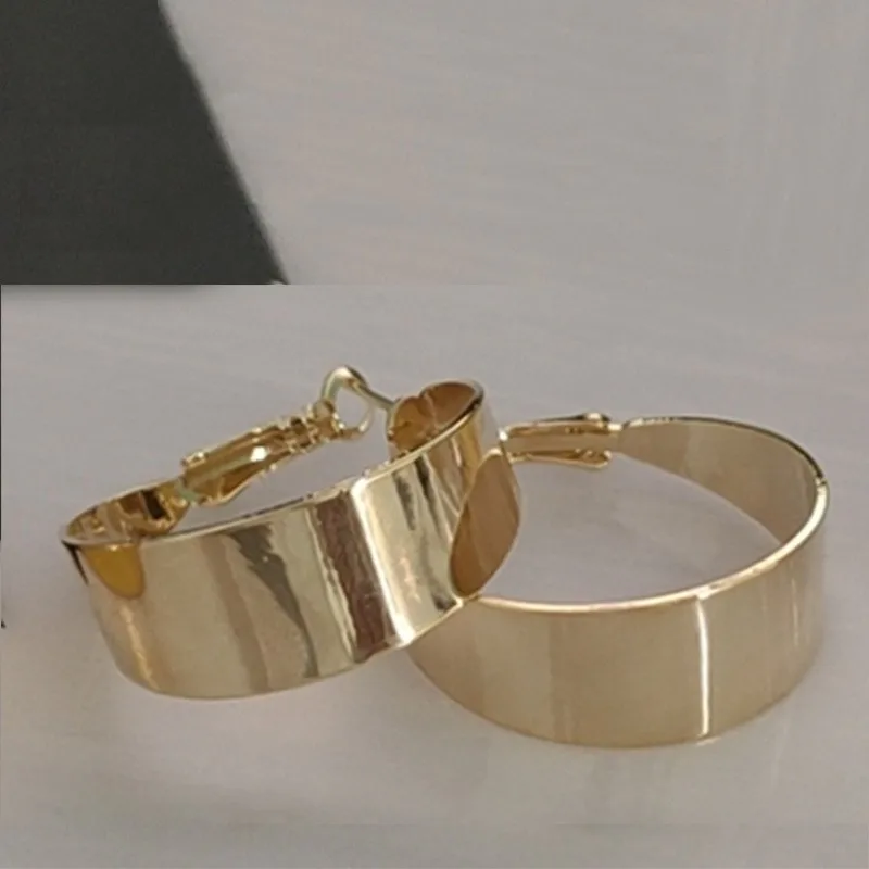 

Hot Sale Exaggerated Ladies Smooth Wide Face Metal Round Circle Hoop Earrings for Women Female Party Wedding Jewelry