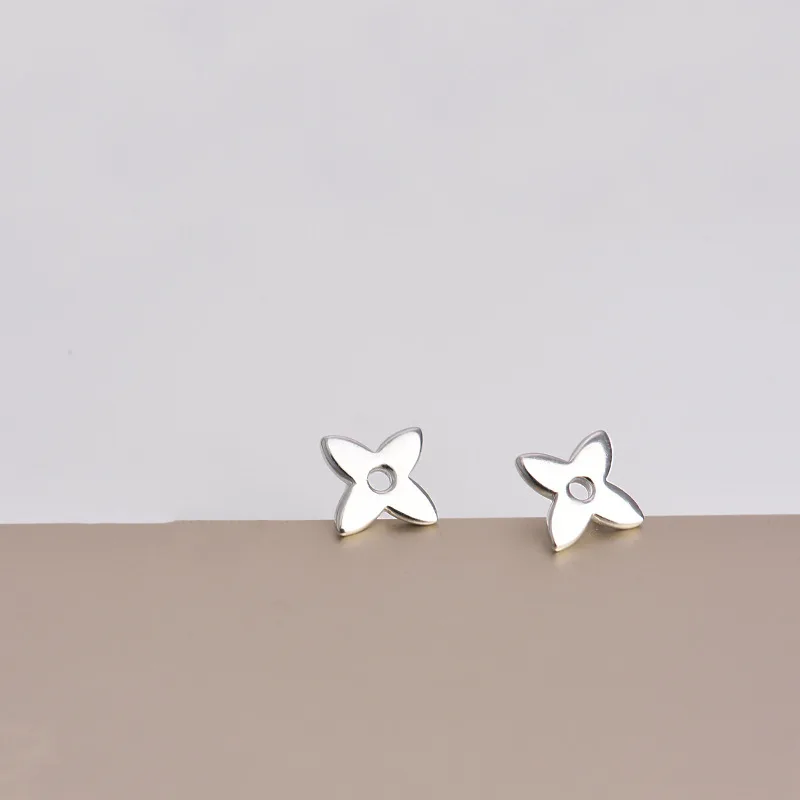 

Oein S925 Sterling Silver Leaf Stud Earrings For Women Small Mini Cute Piercing Earrings 2021 New Trend