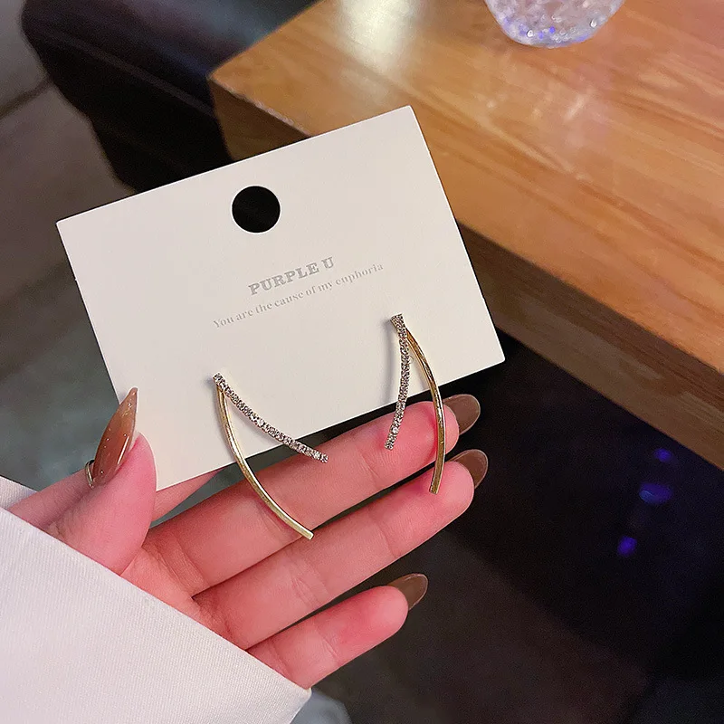 

Popular Arc Earrings Japanese and Korean Temperamental Elegant Staggered Earrings Accessories Fashion Jewelry
