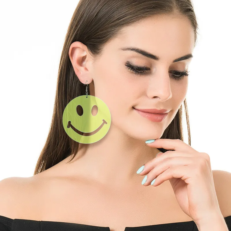 Женские акриловые серьги подвески с большим смайликом эффектные креативные