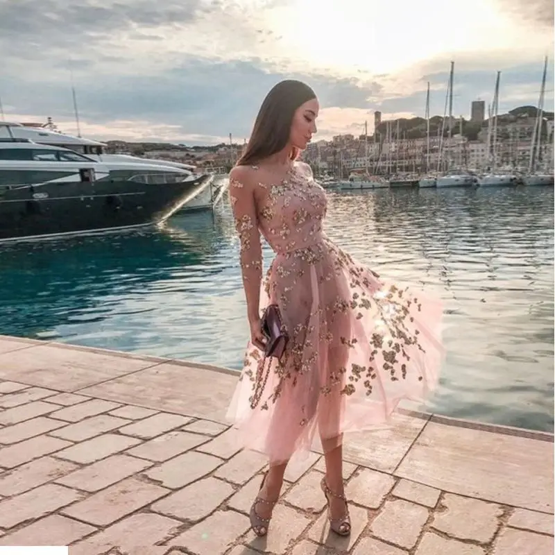 Женское вечернее платье с блестками розовое длинным рукавом из прозрачной