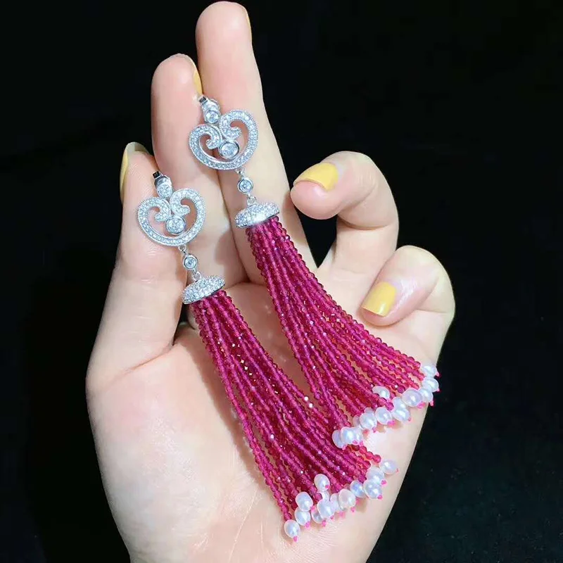 

Серьги-гвоздики из халцедона и шпинели с фианитом 2,6 дюйма