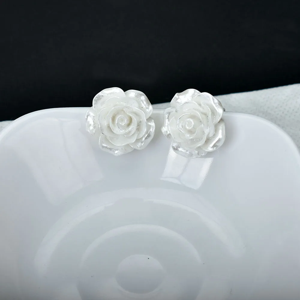 Серьги-клипсы без отверстия для ушей милые белые цветочные клипсы простые не