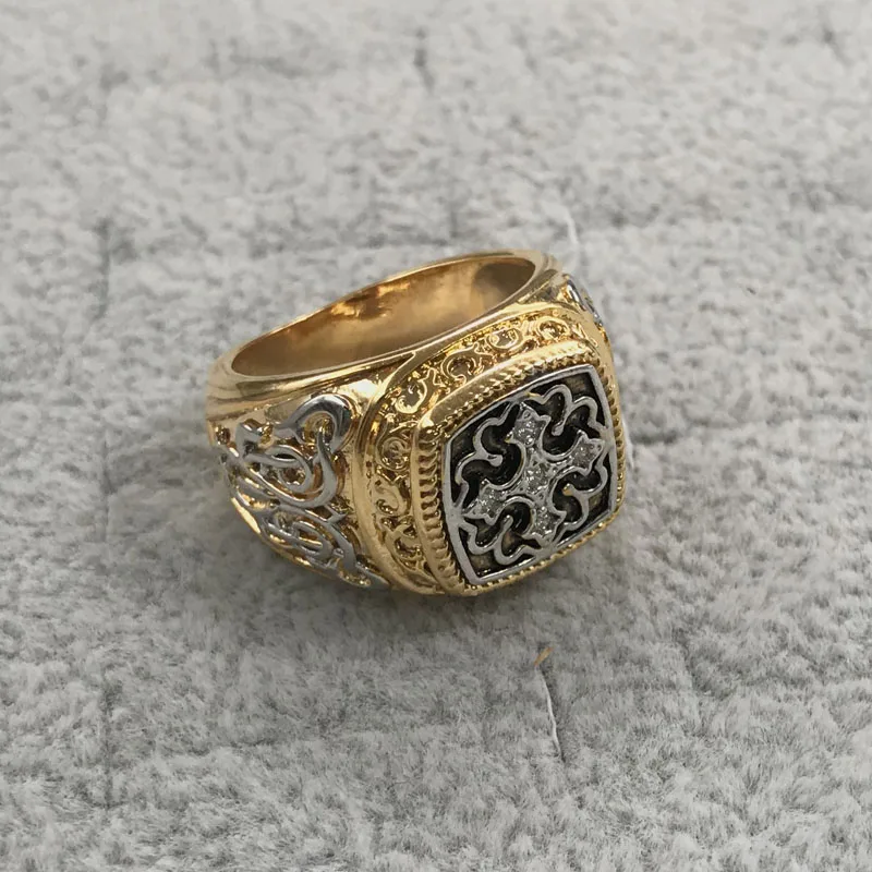 

Fashion Punk Carved Pattern Rings Cross Hollow Design Geometry Two Tone Golden Jewelry For Men Wedding Charm Gothic Accessories