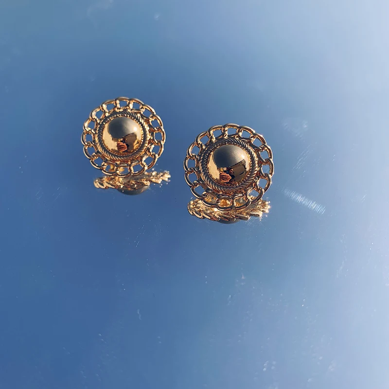 

Vintage Flower Modelling Stud Earrings Delicate Geometric Circular Gold Color Statement Metal Earrings Party Jewelry