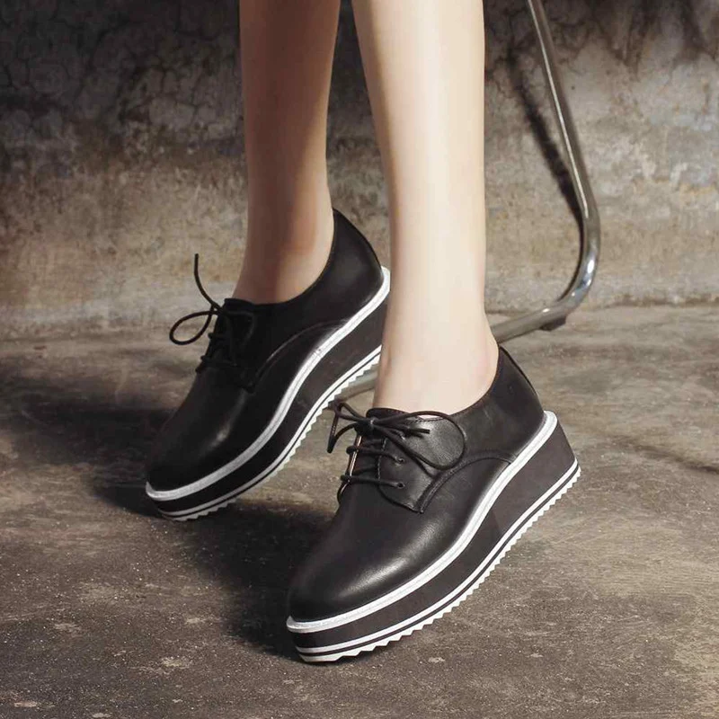 Женские туфли оксфорды на плоской подошве черные или белые удобные