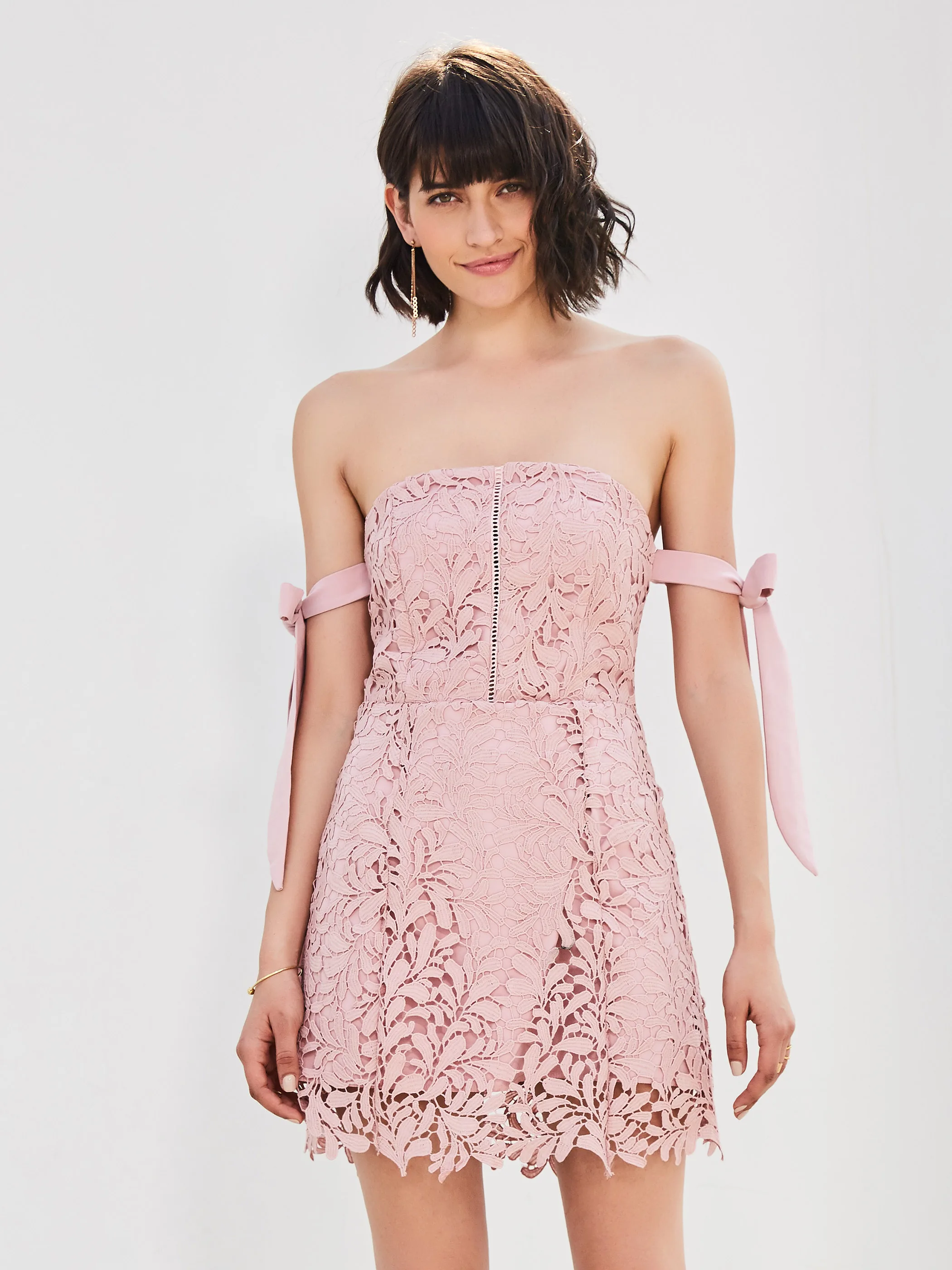 

Сексуальные платья с открытыми плечами, женские летние кружевные мини-платья 2021 без бретелек, приталенные на молнии, розовые элегантные веч...