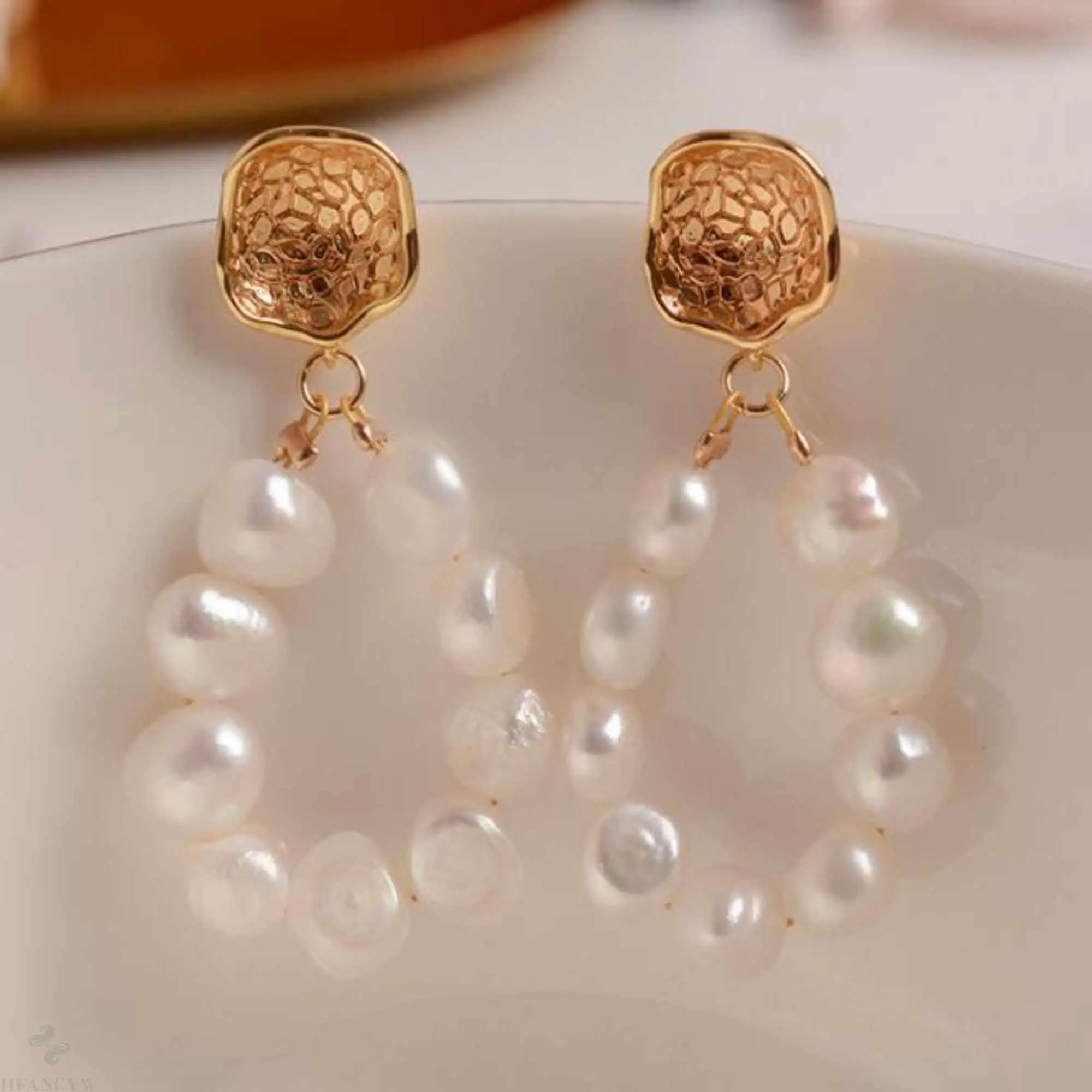 

Красивые серьги из искусственного жемчуга и золота 18 карат, Подарочные женские Украшения, новогодний подарок, серьги-гвоздики на день судьб...