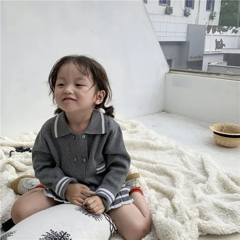 Милый шерстяной трикотажный комплект одежды в консервативном стиле для девочек