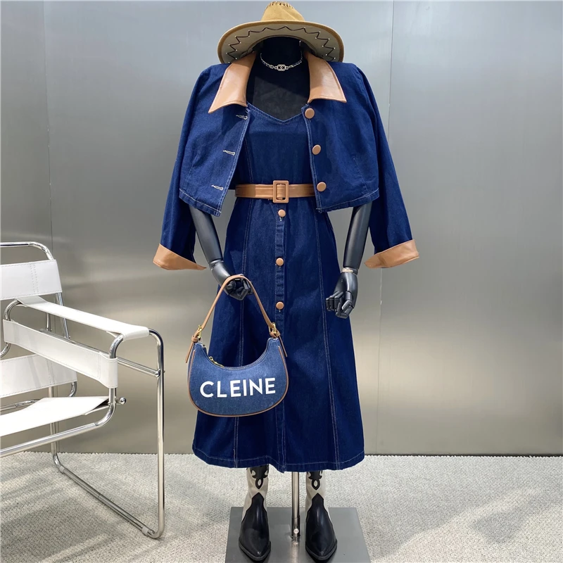 

Джинсовый костюм, оригинальный дизайн, винтажное однобортное платье на бретелях с V-образным вырезом + короткое пальто с контрастными лацка...