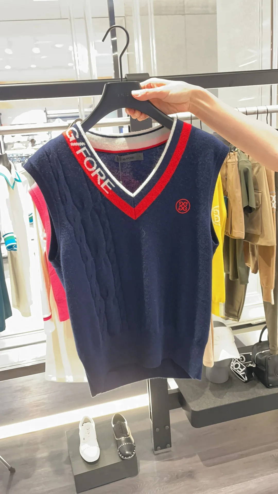 The new spring golf cashmere knit vest is for women's couples sweaters, the same design of golf vest warm and soft, high quality