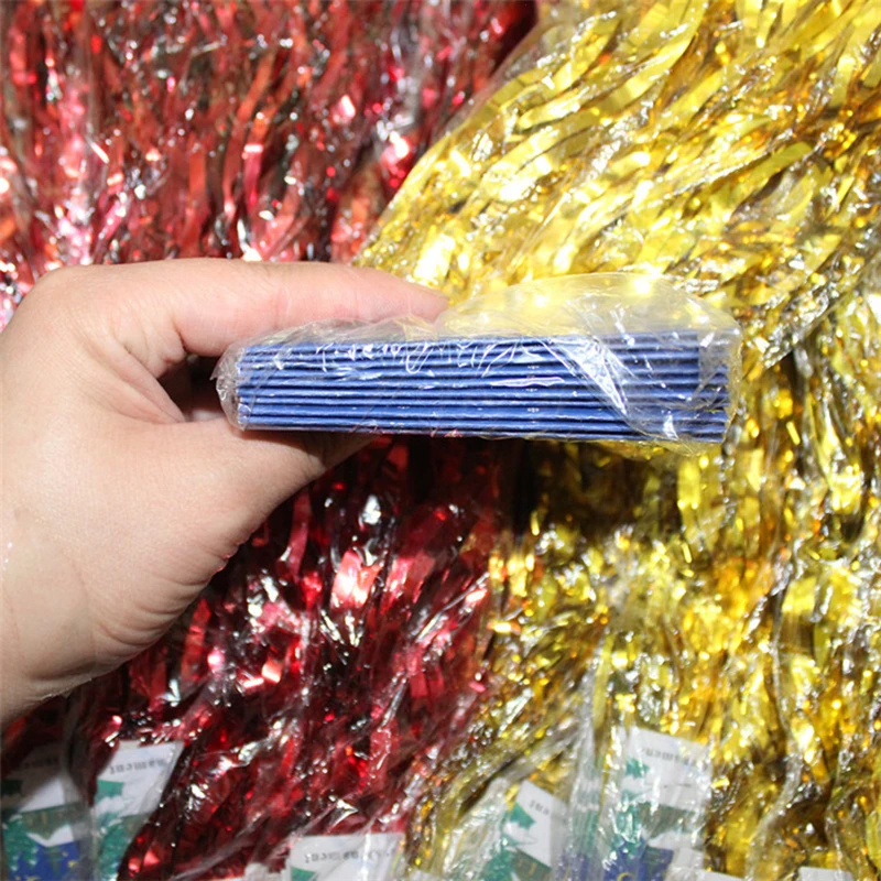 Воздушные шары дождь золото атмосфера сайт макет поставки кисточкой вечерние