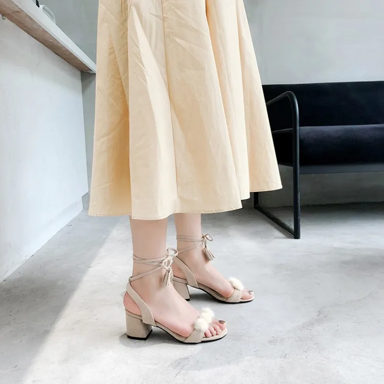 Сандалии женские на высоком каблуке босоножки оверсайз с меховым помпоном