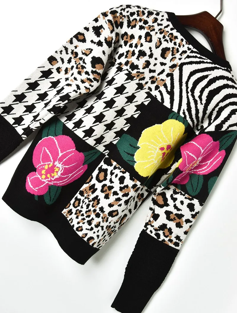 Модный вязаный свитер в стиле пэчворк с леопардовым принтом зеброй и цветами