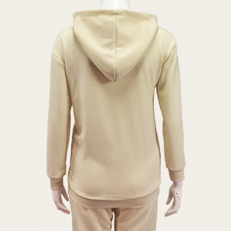 Костюм женский из двух предметов свитер с капюшоном и брюки-карандаш эластичным