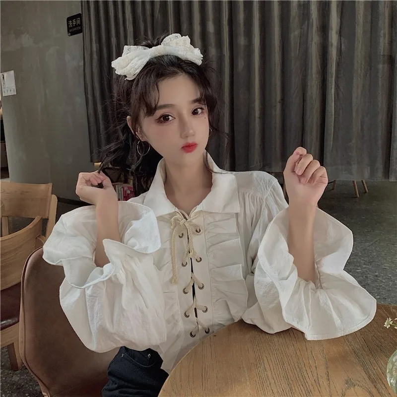 Женская блузка с оборками в стиле ретро |