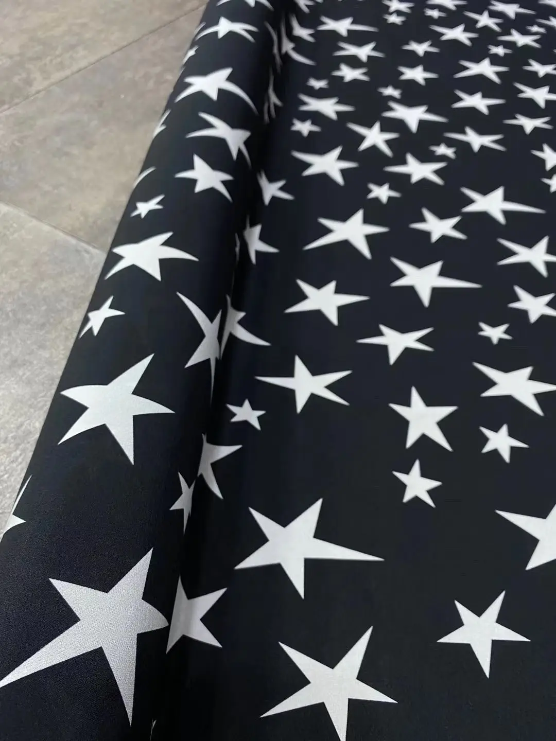 

White five-pointed star and black elastic digital printing fabric natural mulberry silk high fashion textile fabric for dress