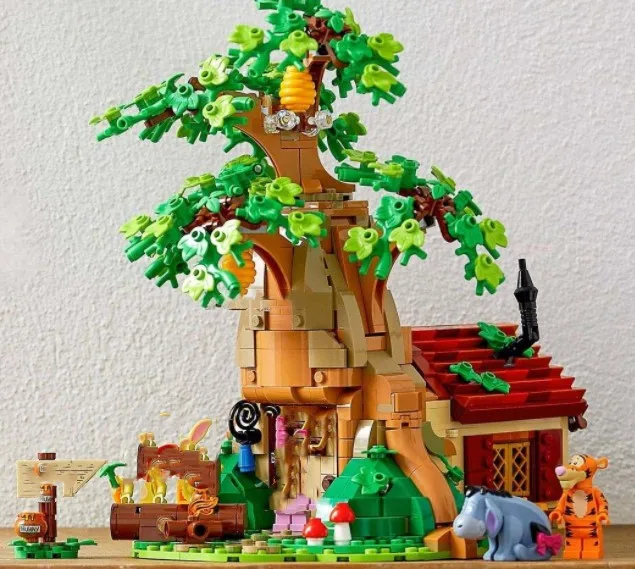 

19043 Creator Series 1265PCS Winnie The Pooh Tree House Bear Building Blocks Bricks Toys for Kids Children Birthday Gifts 21326