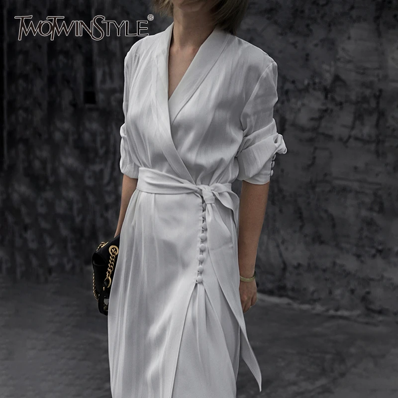 

Женское Полосатое платье TWOTWINSTYLE, белое ТРАПЕЦИЕВИДНОЕ ПЛАТЬЕ С v-образным вырезом, длинными рукавами и высокой талией на осень 2020