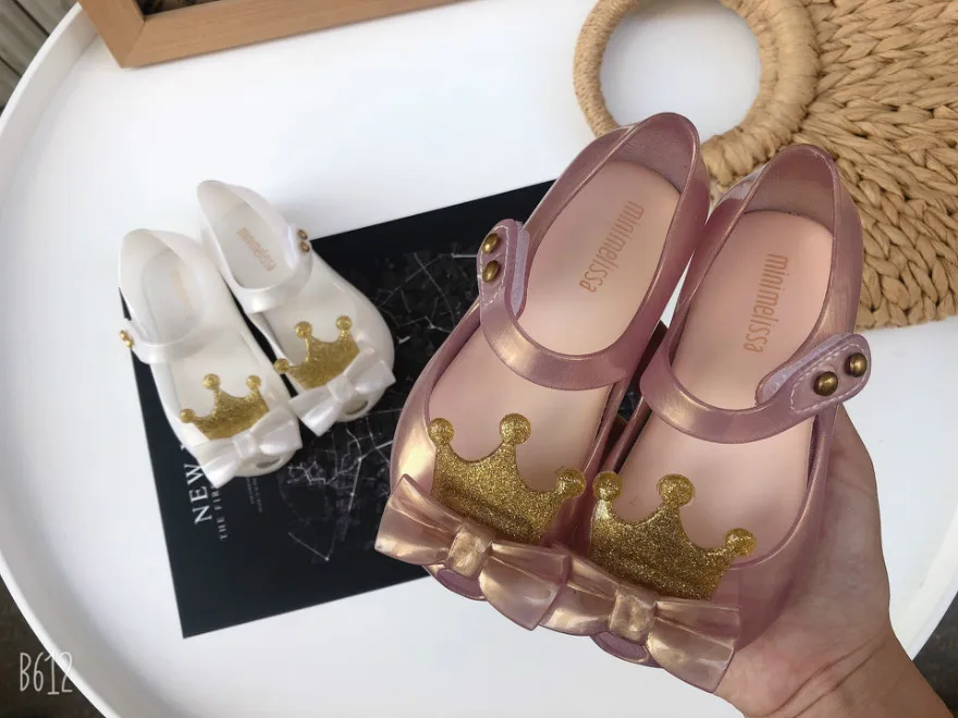 Mini Melissa/Новинка года; прозрачная обувь; детская обувь принцессы с круглым открытым носком и бантом; мягкие и удобные сандалии; обувь на каблуке 14-16,5 см