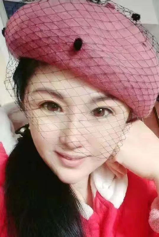 Берет женский кашемировый с жемчугом модная винтажная шапка в стиле ретро вуалью