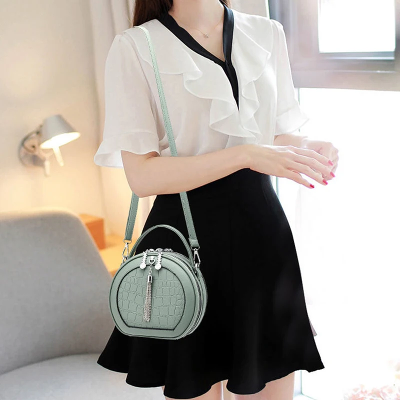

Fashion Ladies Small Bag 2021 New Trend All-Match One-Shoulder Messenger Bag Casual Brand Design Tassel Female Small Round Bag