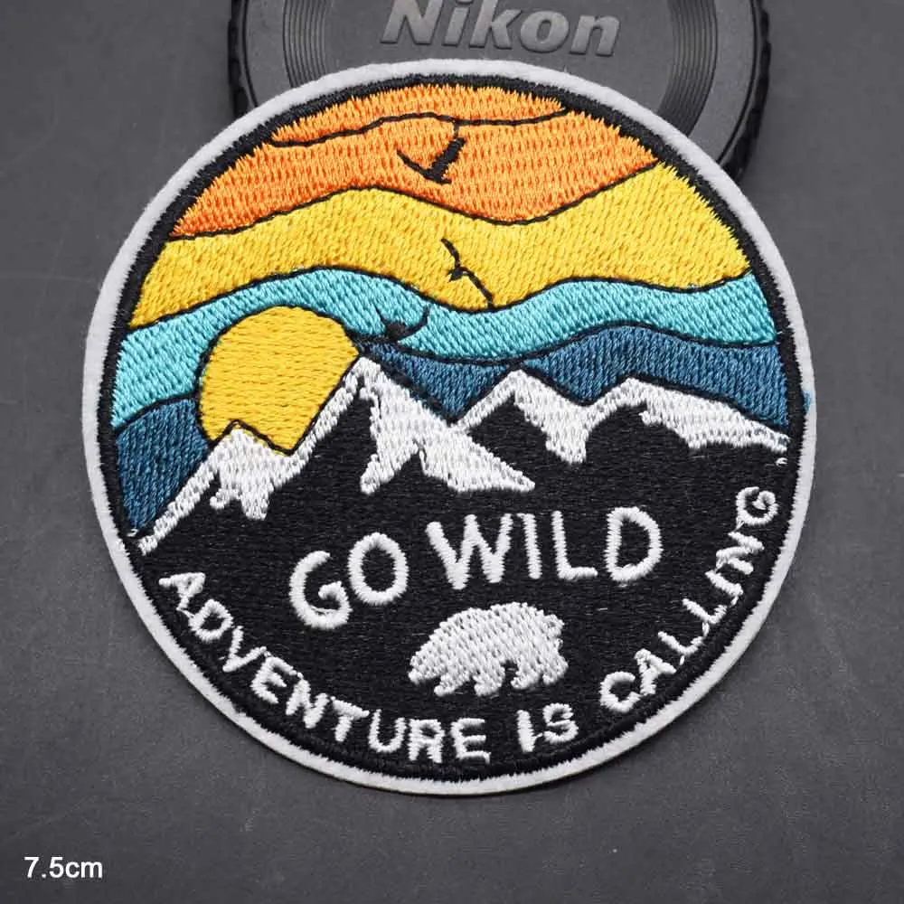 Нашивки с вышивкой на одежду изображением белого медведя и гор - купить по