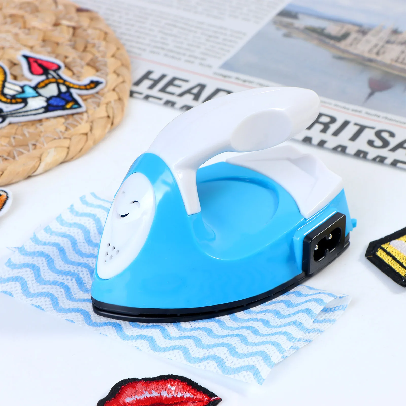

2PCS Mini Iron with Charging Base Accessories Portable Handy Heat Press