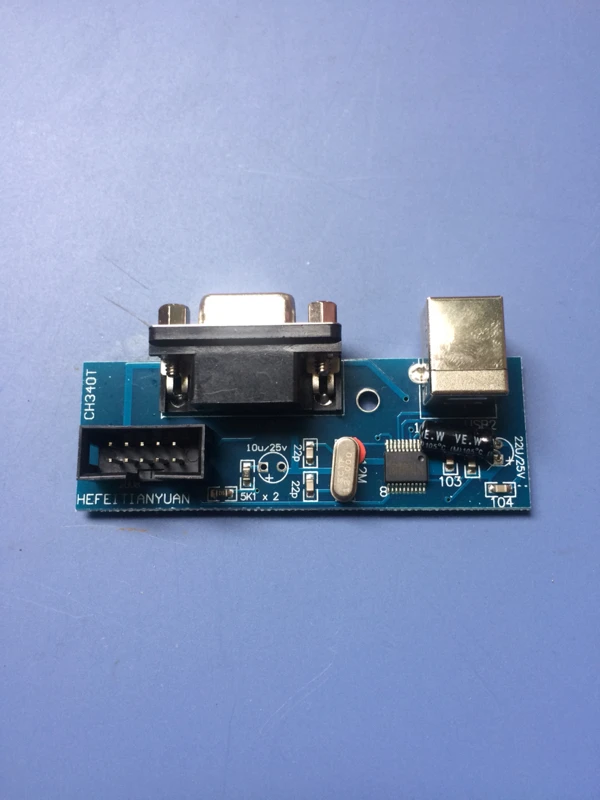 Интерфейсная плата режущего плоттера китайского бренда с COM-портом и USB-портом |