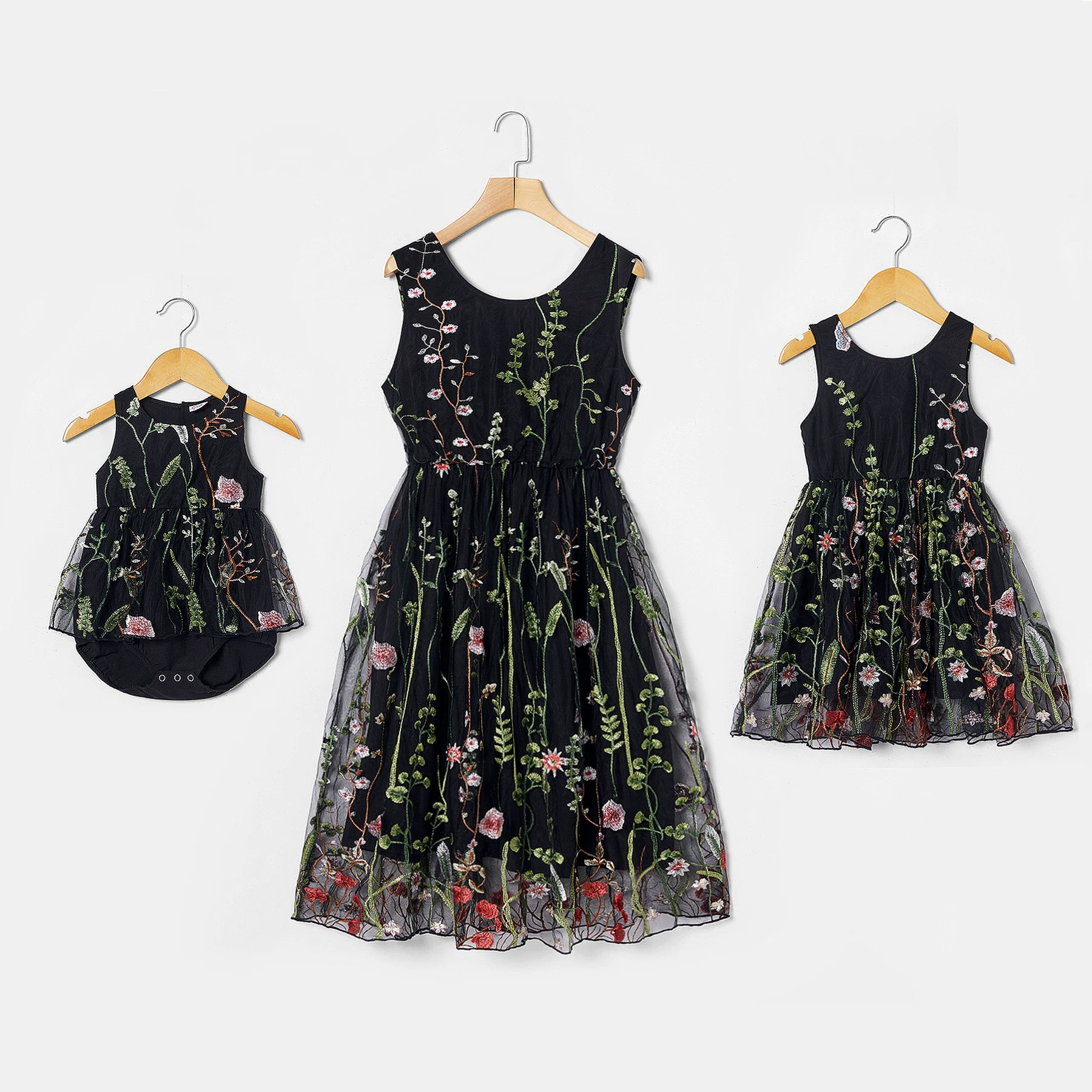 

PatPat 2021 Summer Mommy and Me Matching Dress Round Neck Sleeveless Embroidered Clothes New Arrival