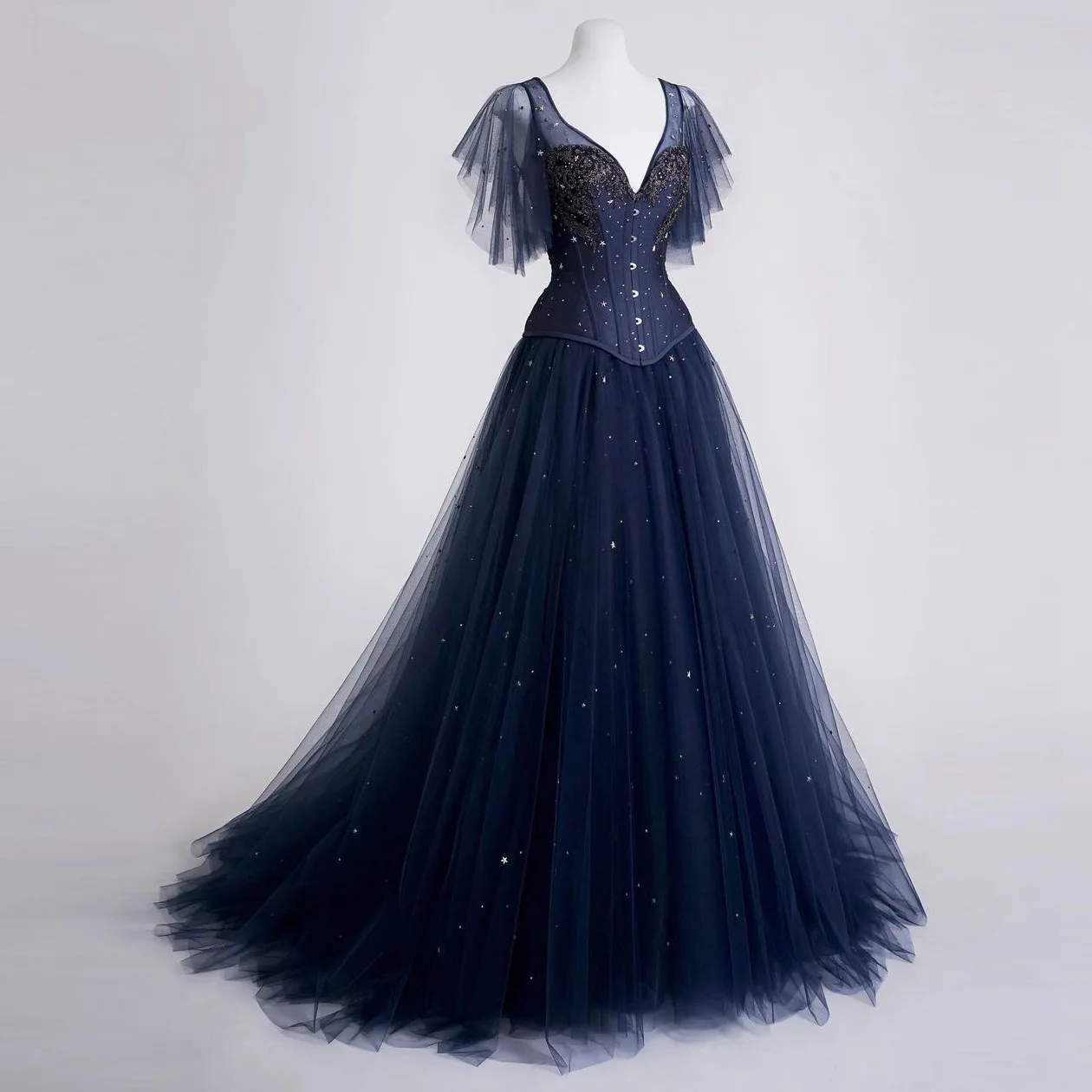 

Exquisite Prom Dresses V-Neck Ruffle Cap Sleeve Sparkle Quinceanera Ball Gown Corset Bodices Sequins Beaded Evening Dress