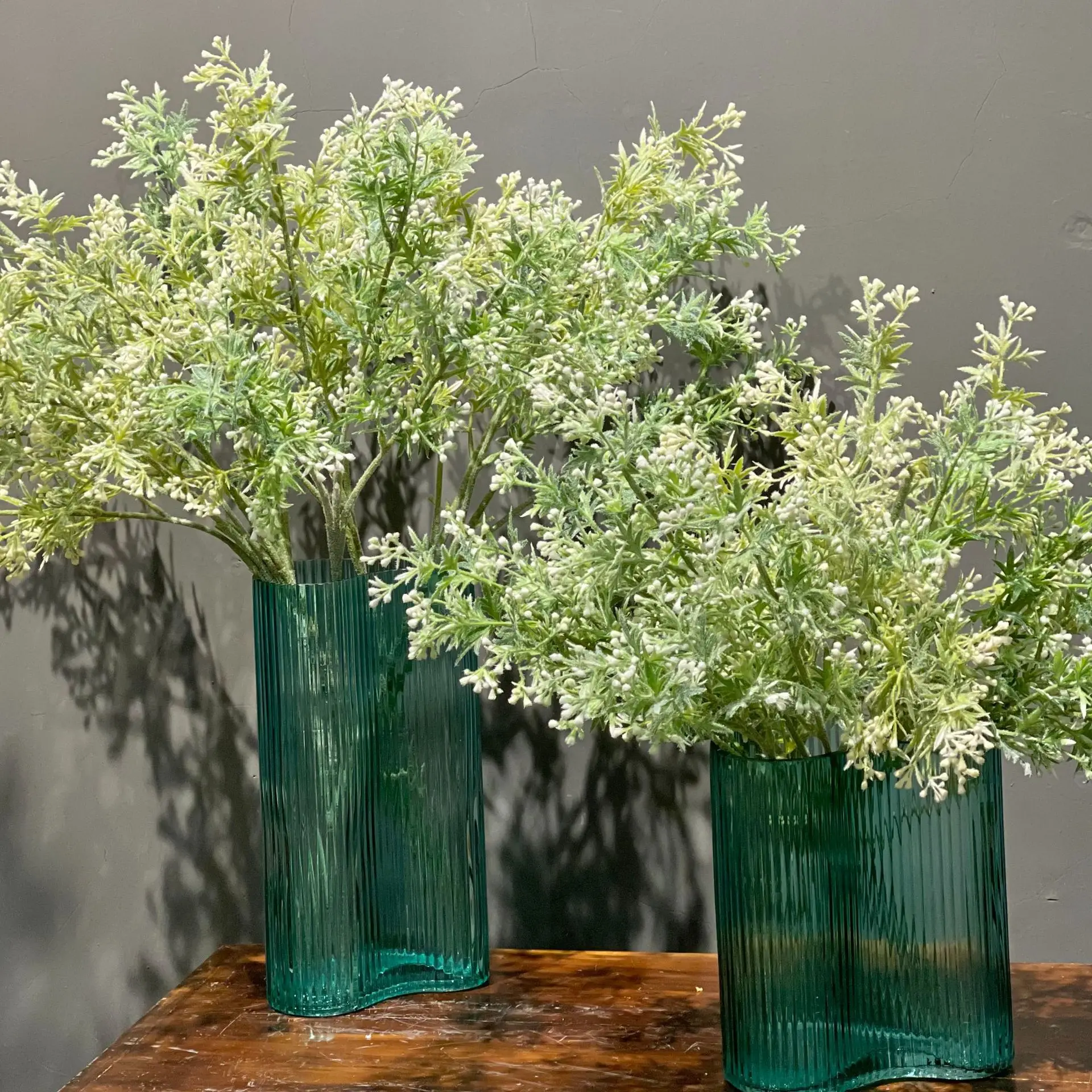 

Искусственная Миланская трава флокирующий пластиковый цветок невесты держит Цветочная композиция на свадьбе