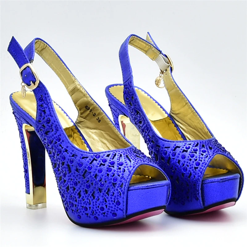 Итальянская дизайнерская обувь и сумка в комплекте украшенные стразами женская